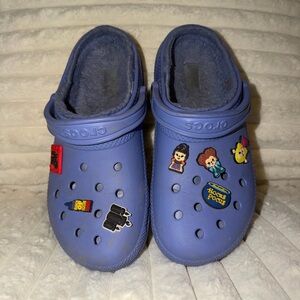 Crocs Fleece Lined Clogs Purple Hocus Pocus Charms Women’s Size 10